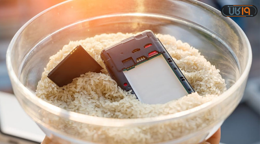 گوشی اب خورده چقدر در برنج بماند